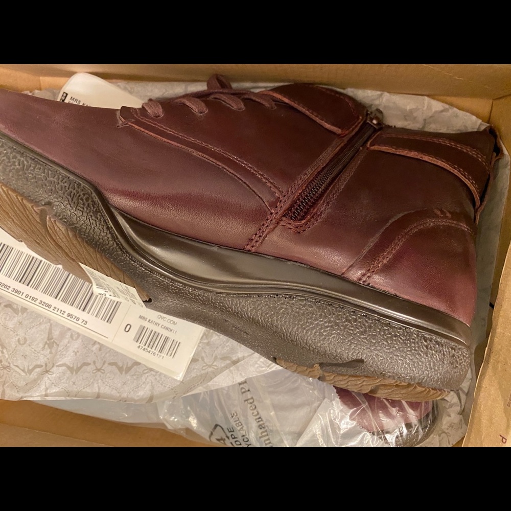 Shoes - Picture 7 of 8